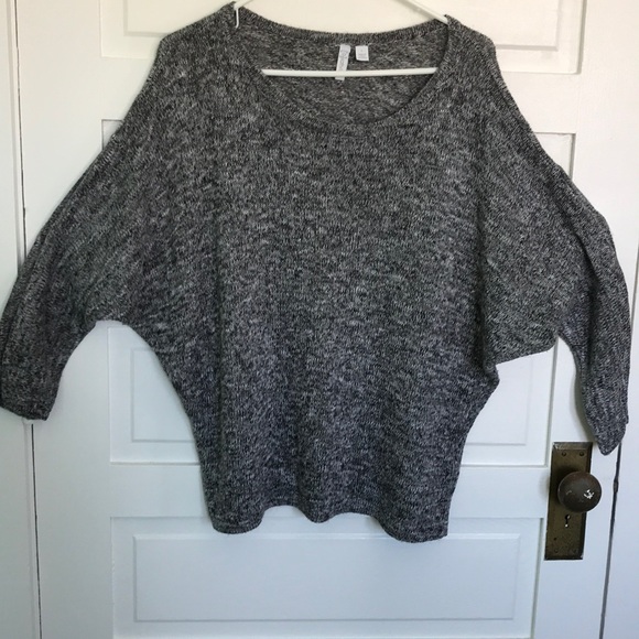 Women’s Sweater - Picture 2 of 3
